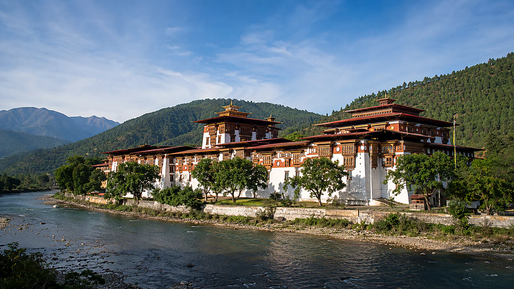 Rinpung Dzong above the Paro valley